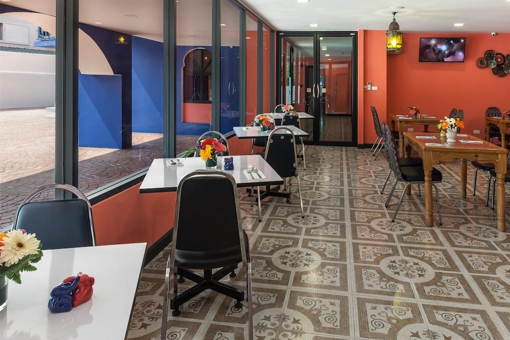 Casa Marocc Hotel Чиангмай Экстерьер фото